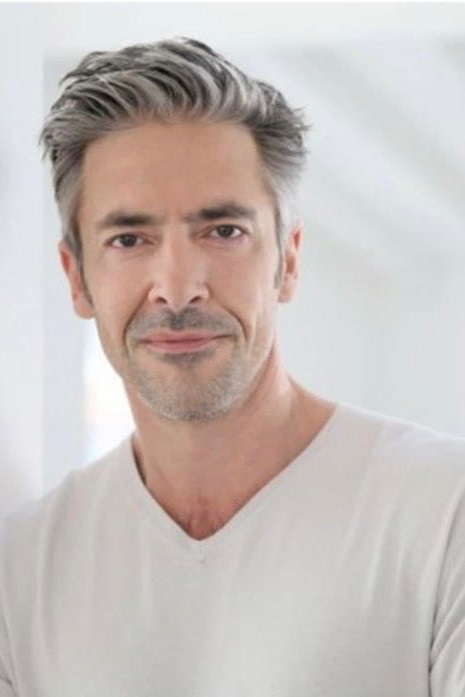 Julio Alcântra backdrop