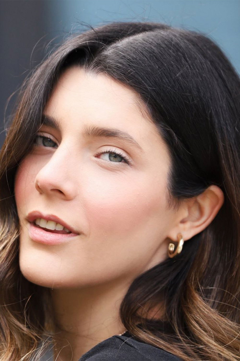 Suyumbige Dadalı backdrop