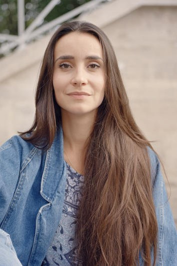 Salomé Saqué backdrop