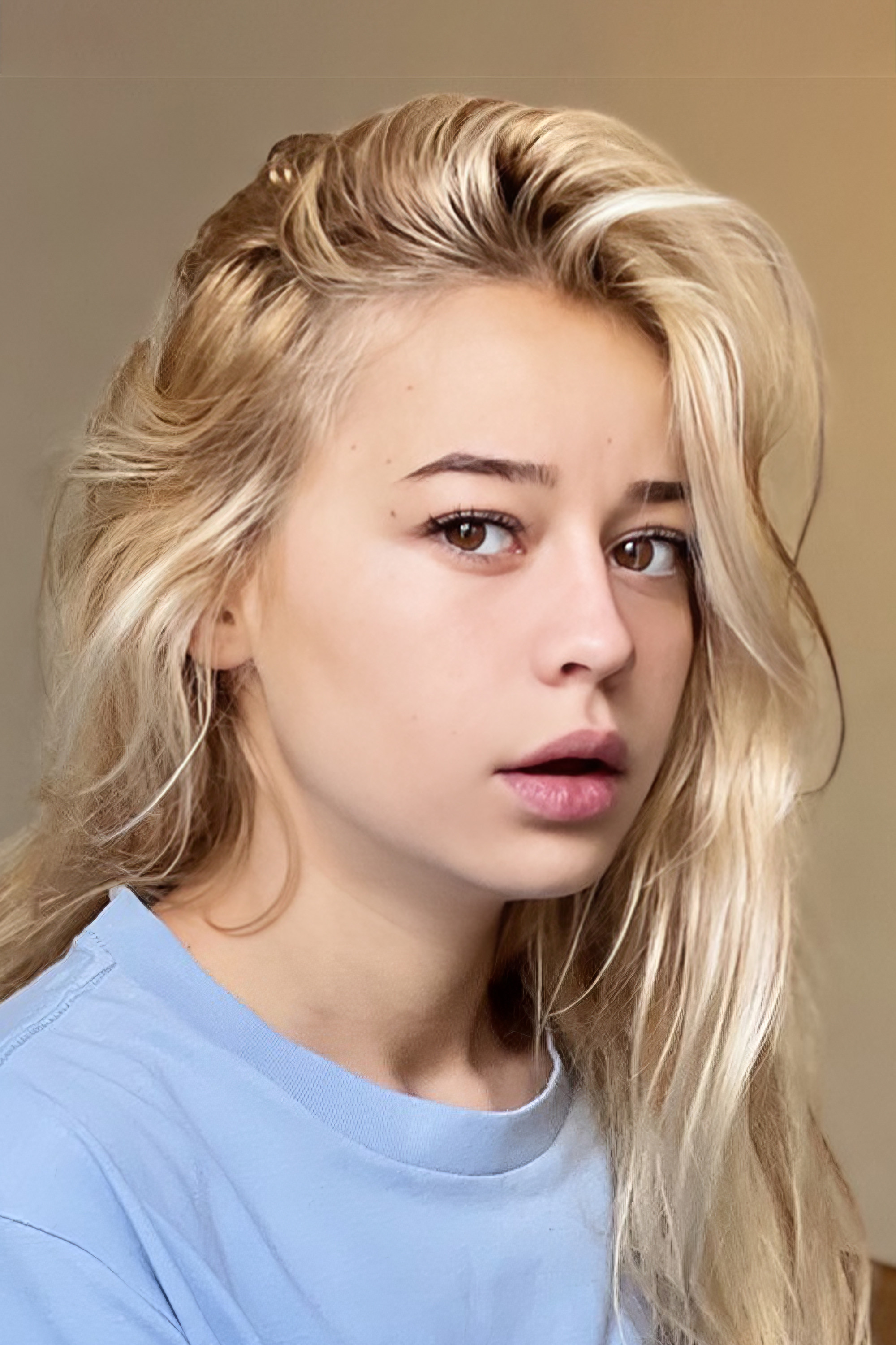 Louise Leroy backdrop