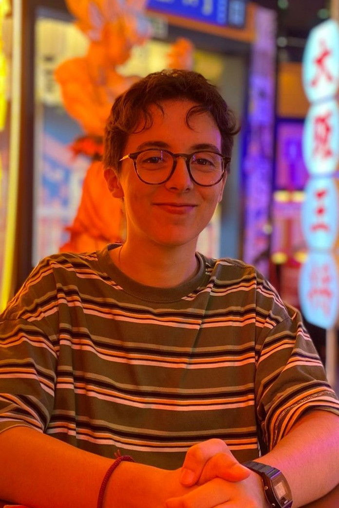 Caroline Gouveia backdrop