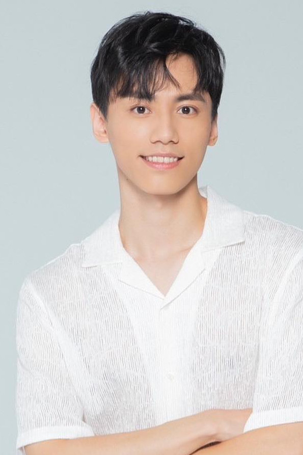 Chi-Ying Ku backdrop