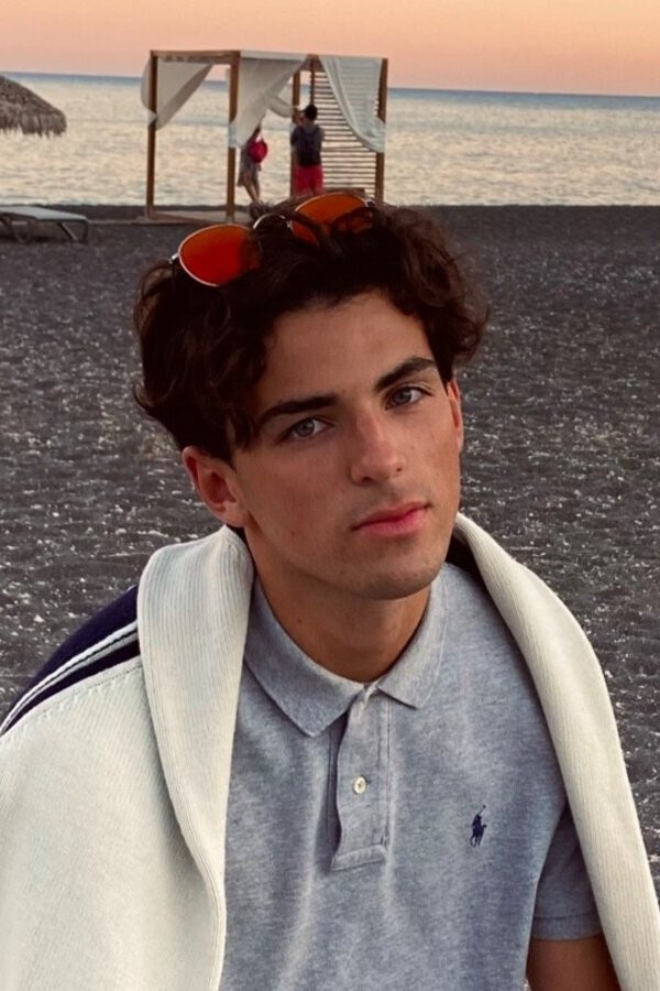 Ilian Benamor backdrop