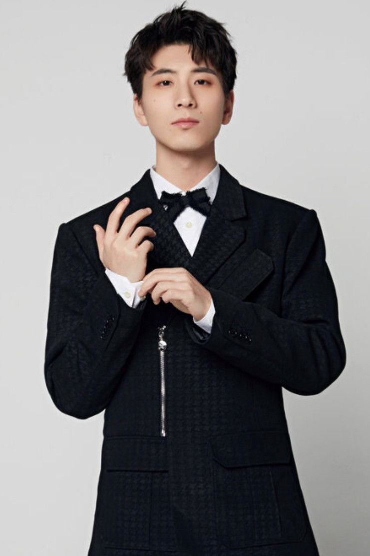 Cai Chengyu backdrop