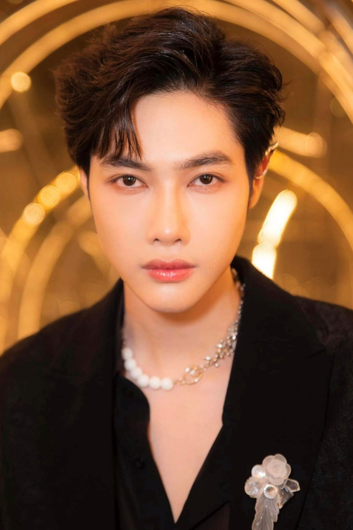 Mai Vũ Luân backdrop