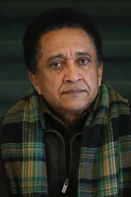 Waldemar Bastos backdrop