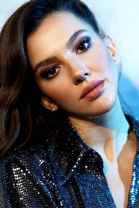 Rüya Coriç backdrop