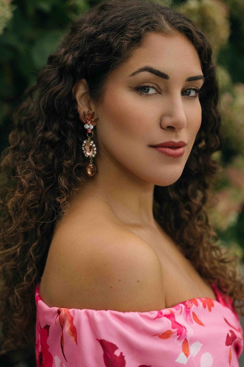 Yasmine Alice backdrop