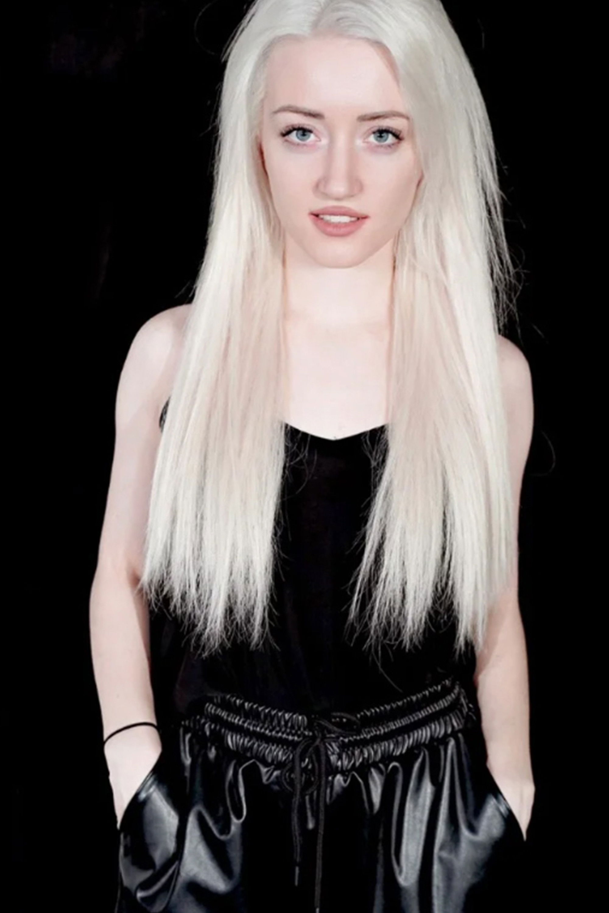 Sunny Dyshaja backdrop