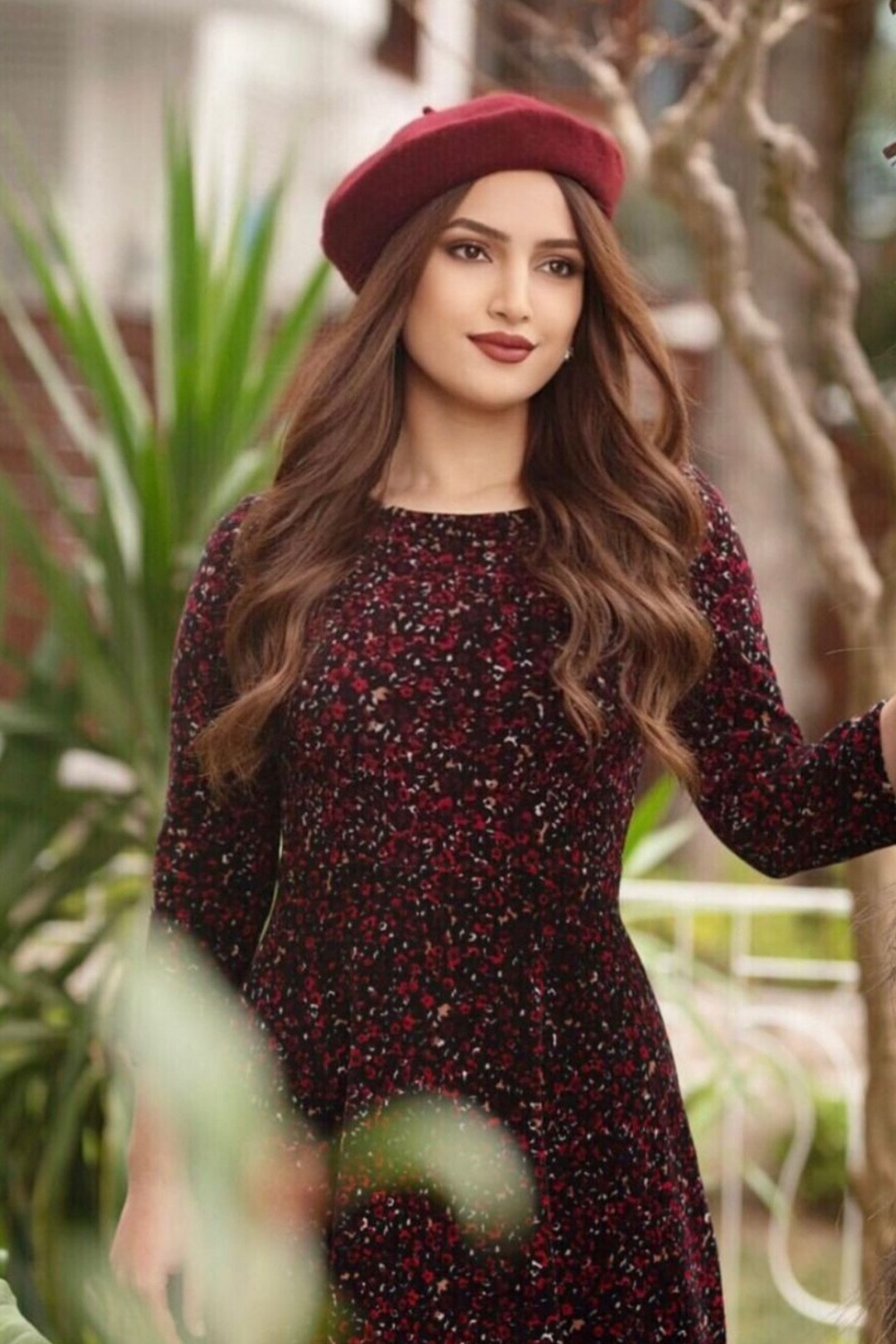 Merve Özel backdrop