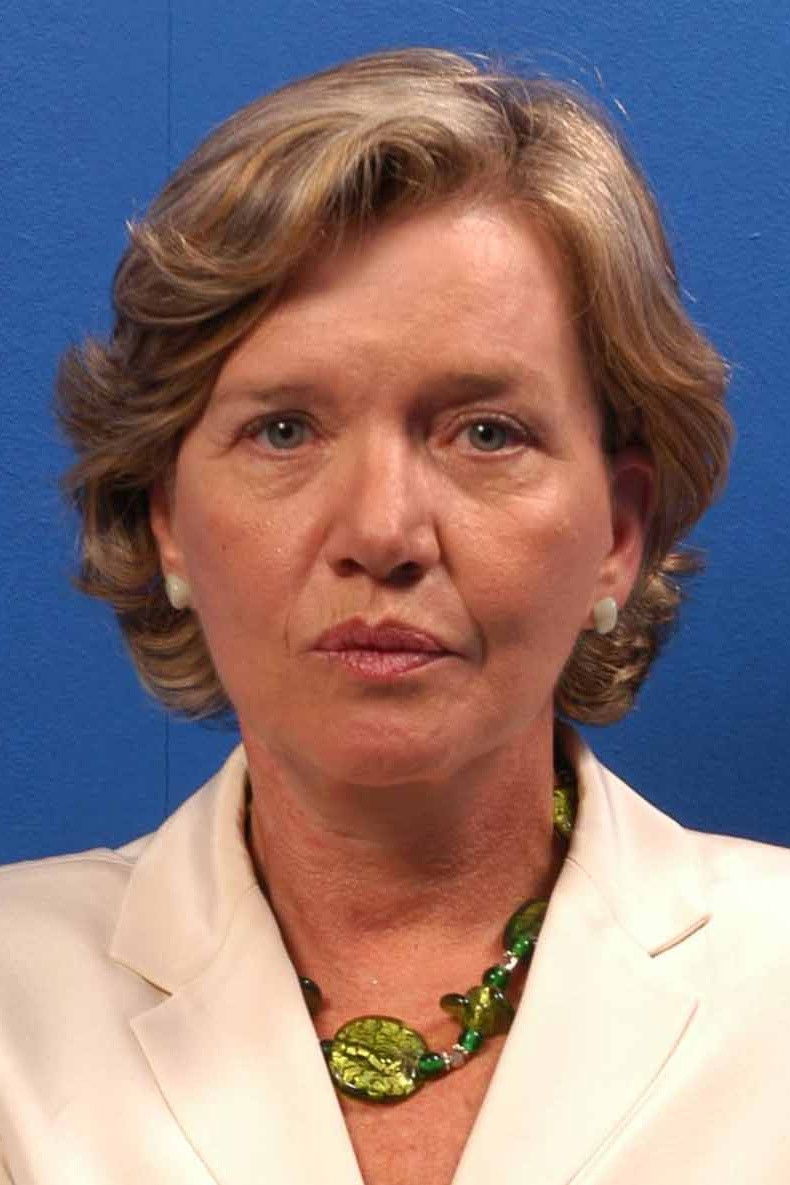 Maria José Nogueira Pinto backdrop