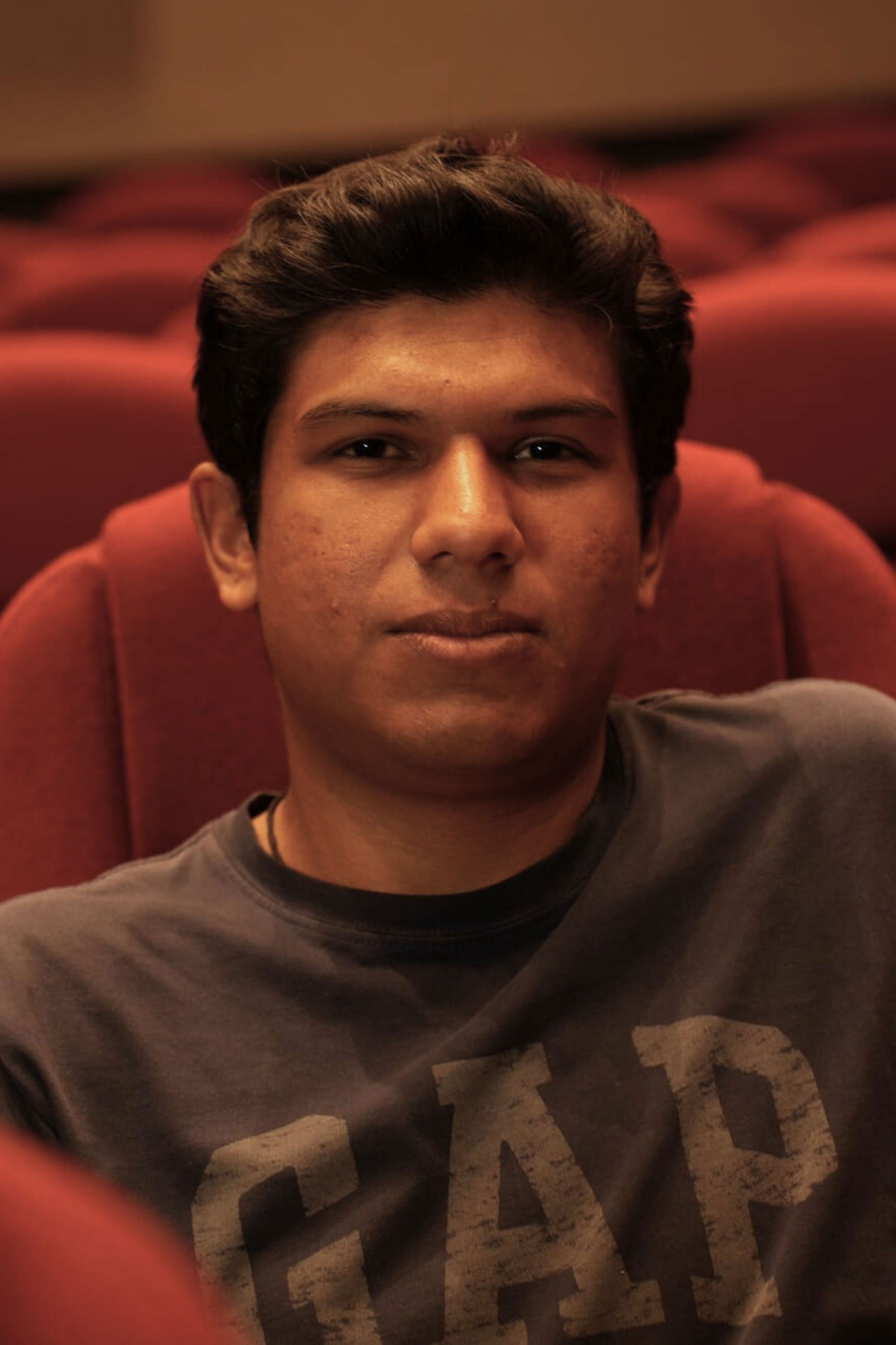 Luis Sánchez backdrop