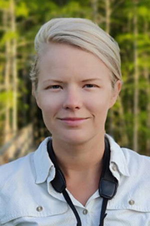 Tori Linder backdrop