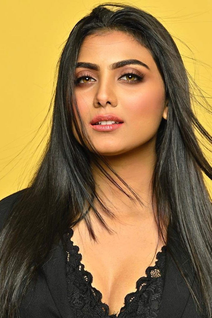 Idhika Paul backdrop