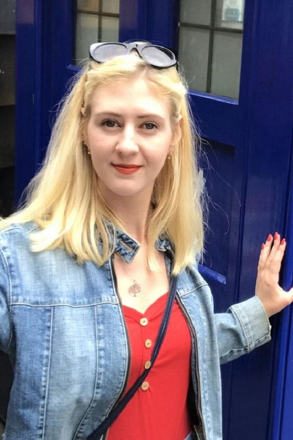 Miriam Lyapin backdrop