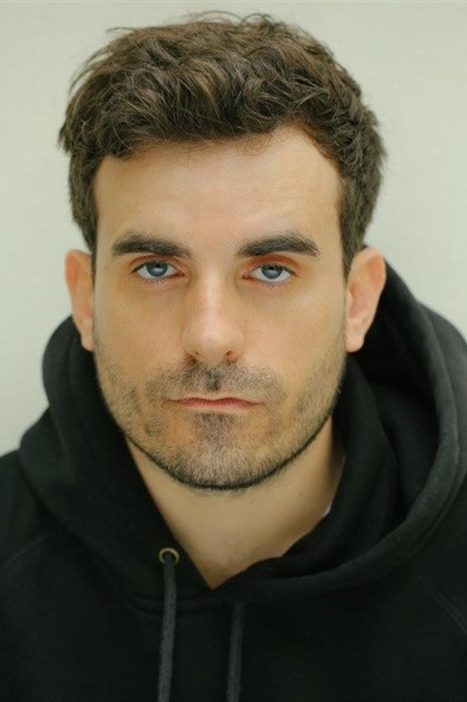 Léonard Barbier backdrop