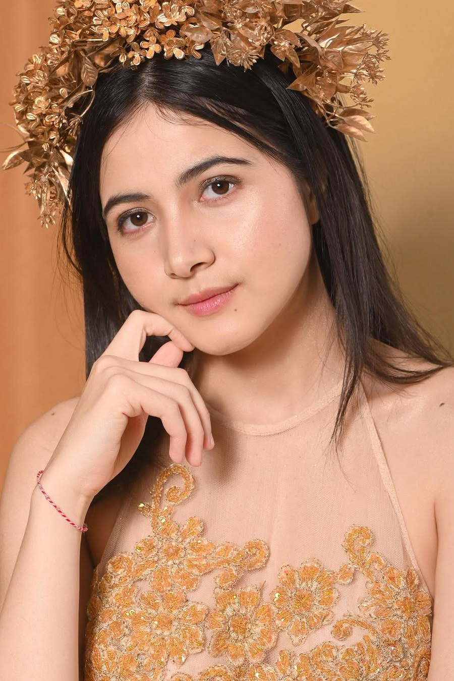 Bulan Sutena backdrop