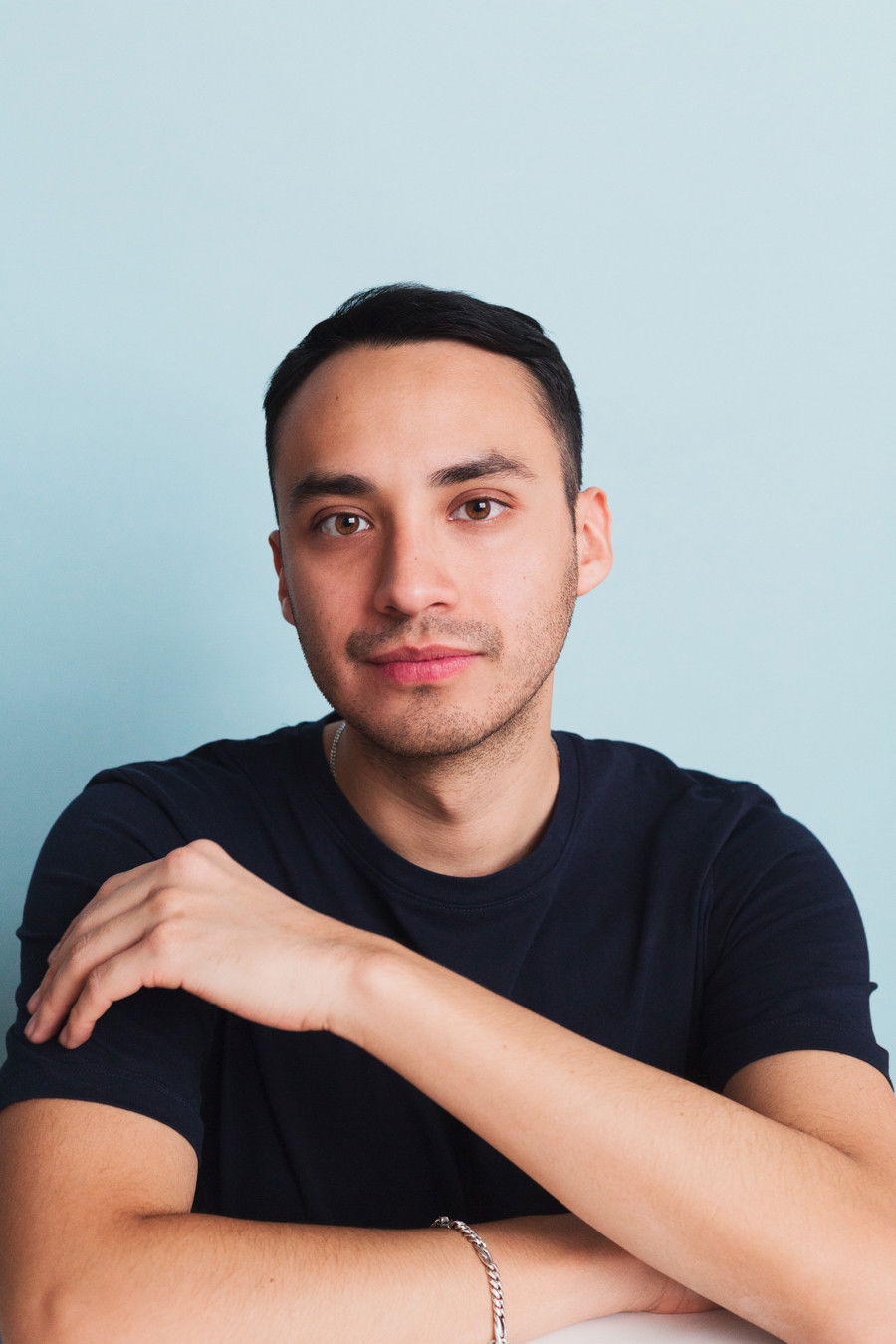 César Camán backdrop