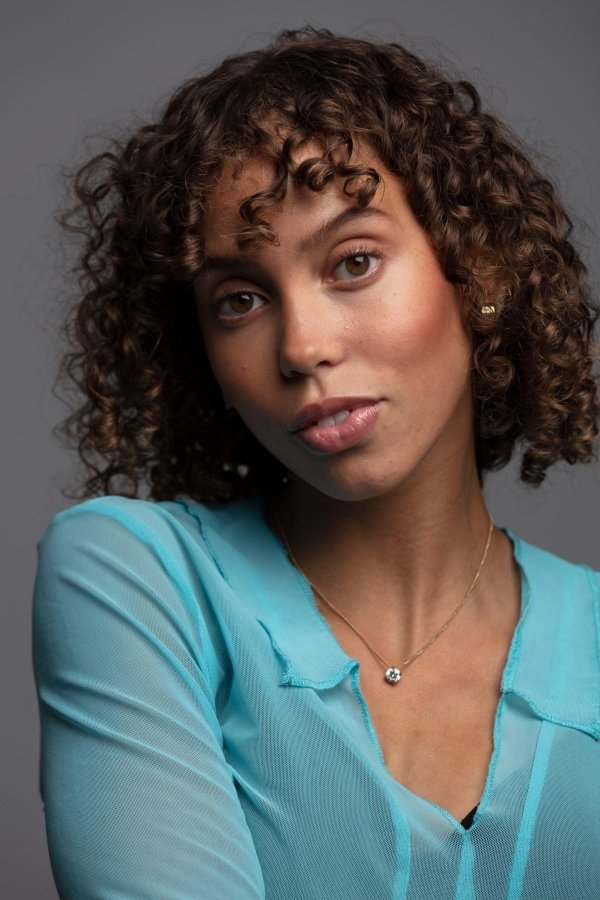 Olivia Essén backdrop