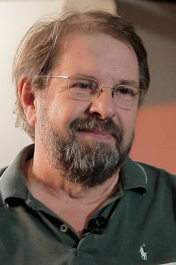 Luís Alberto Garcia backdrop