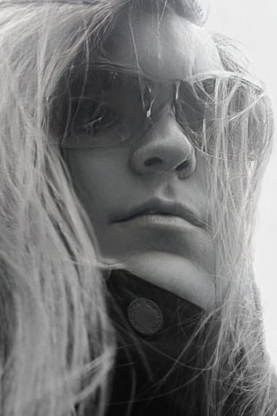 Aimê Moura backdrop