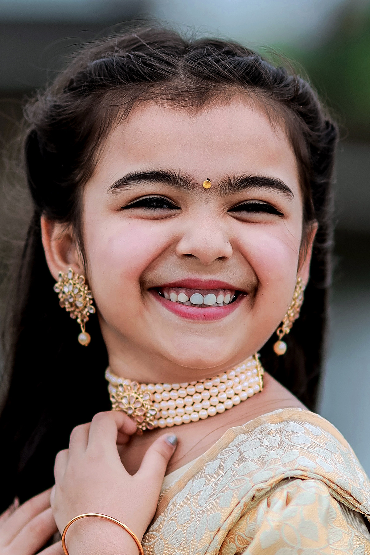 Vriddhi Vishal backdrop