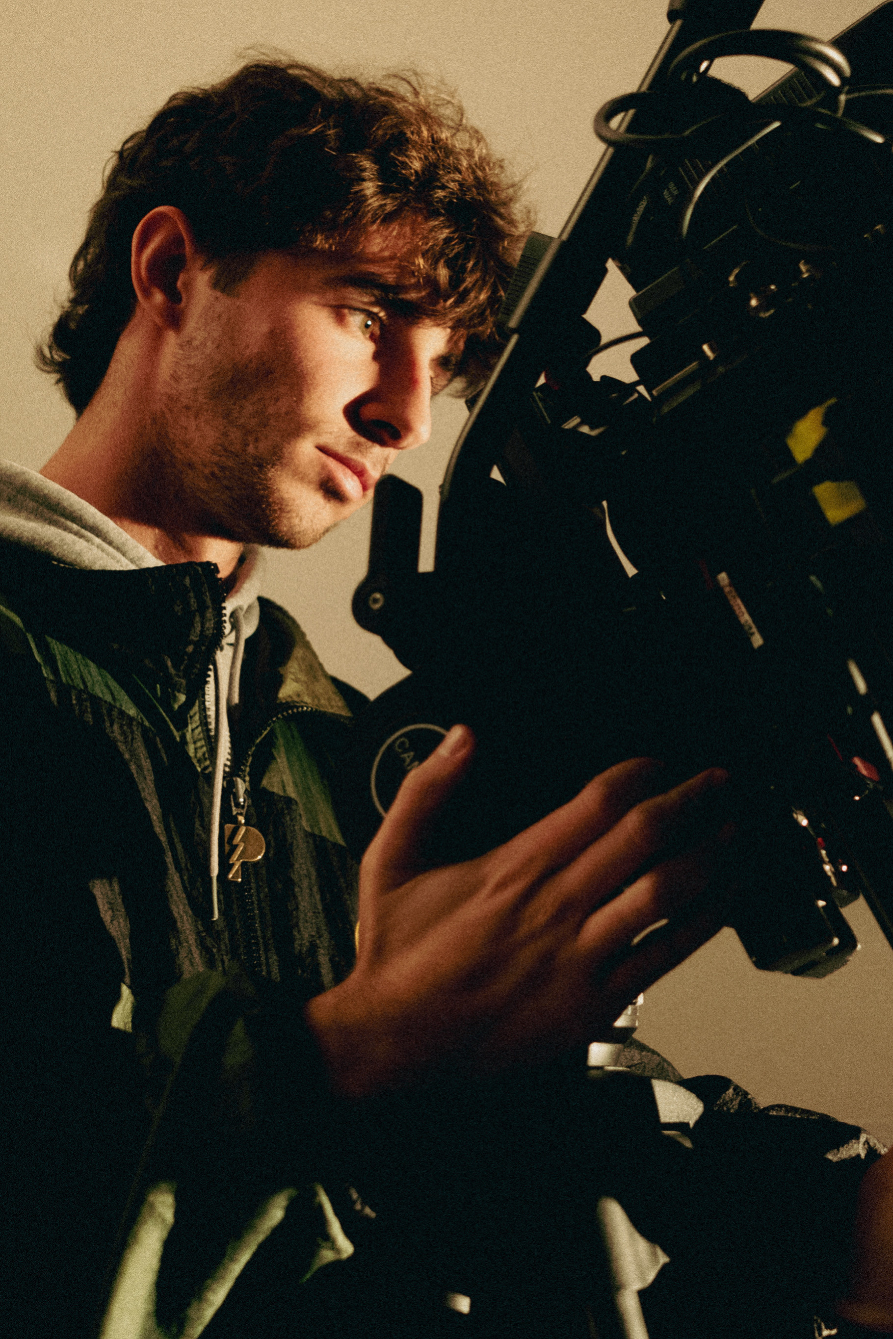 Andrés Burgos backdrop