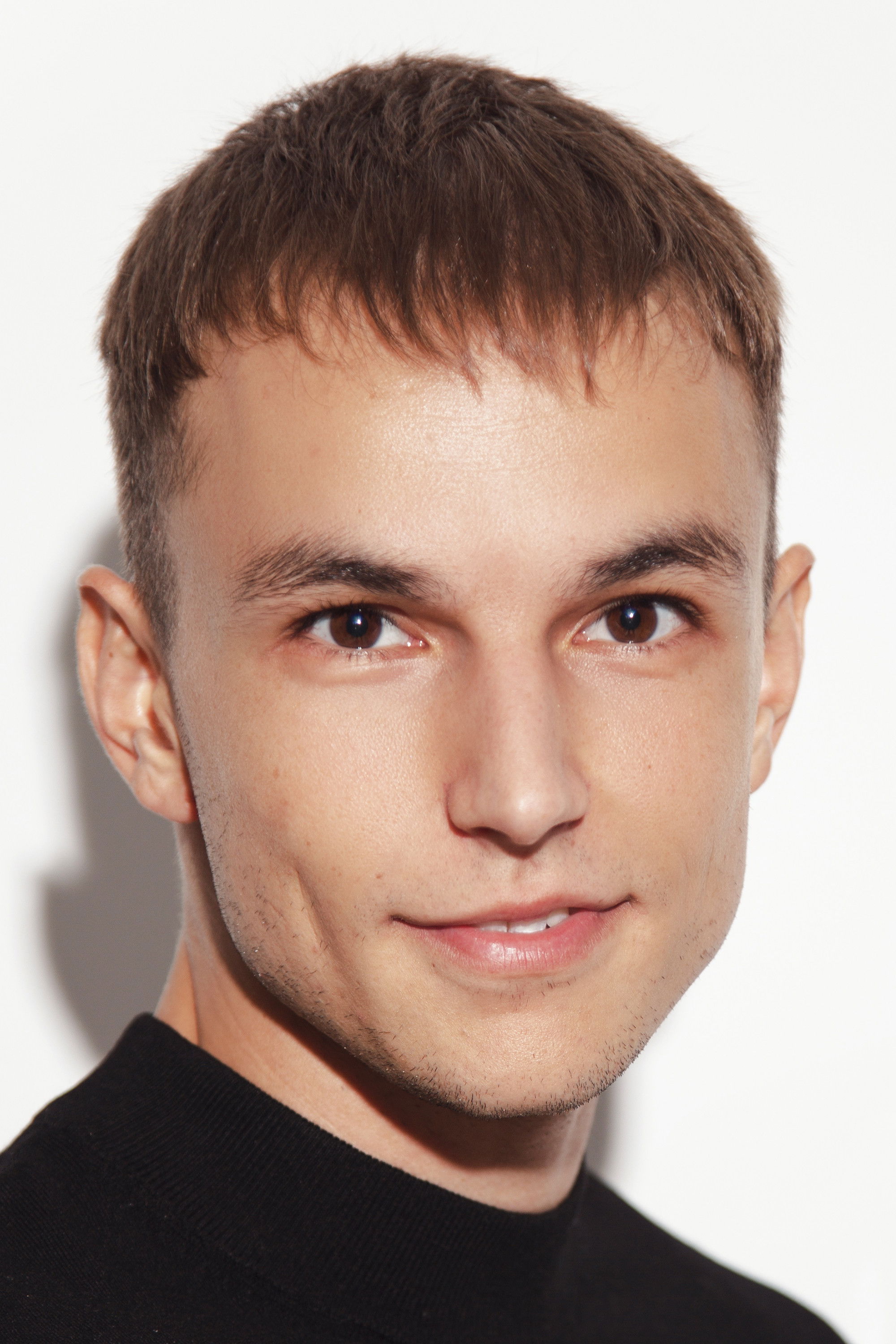 Roberto Hoyo backdrop