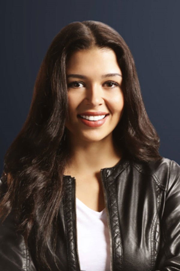 Ela Yörüklü backdrop