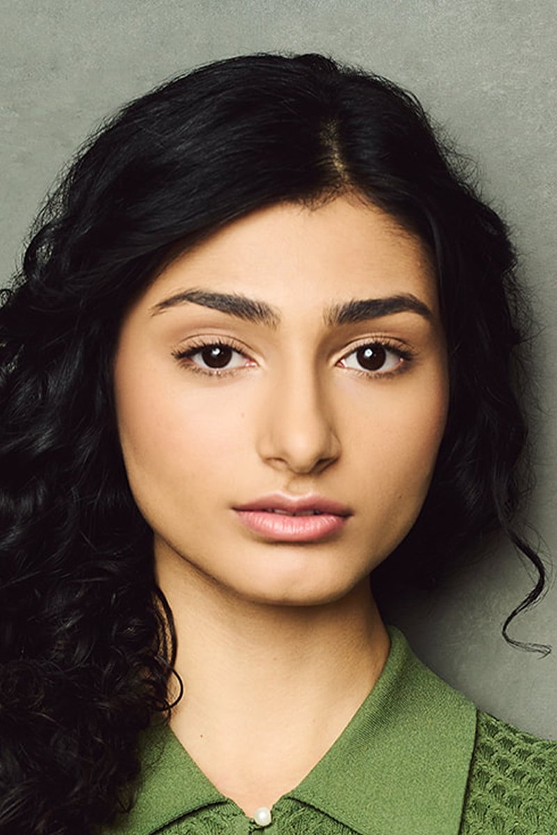 Ava Lalezarzadeh backdrop