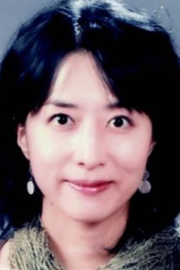 Shin Yoon-Jung backdrop