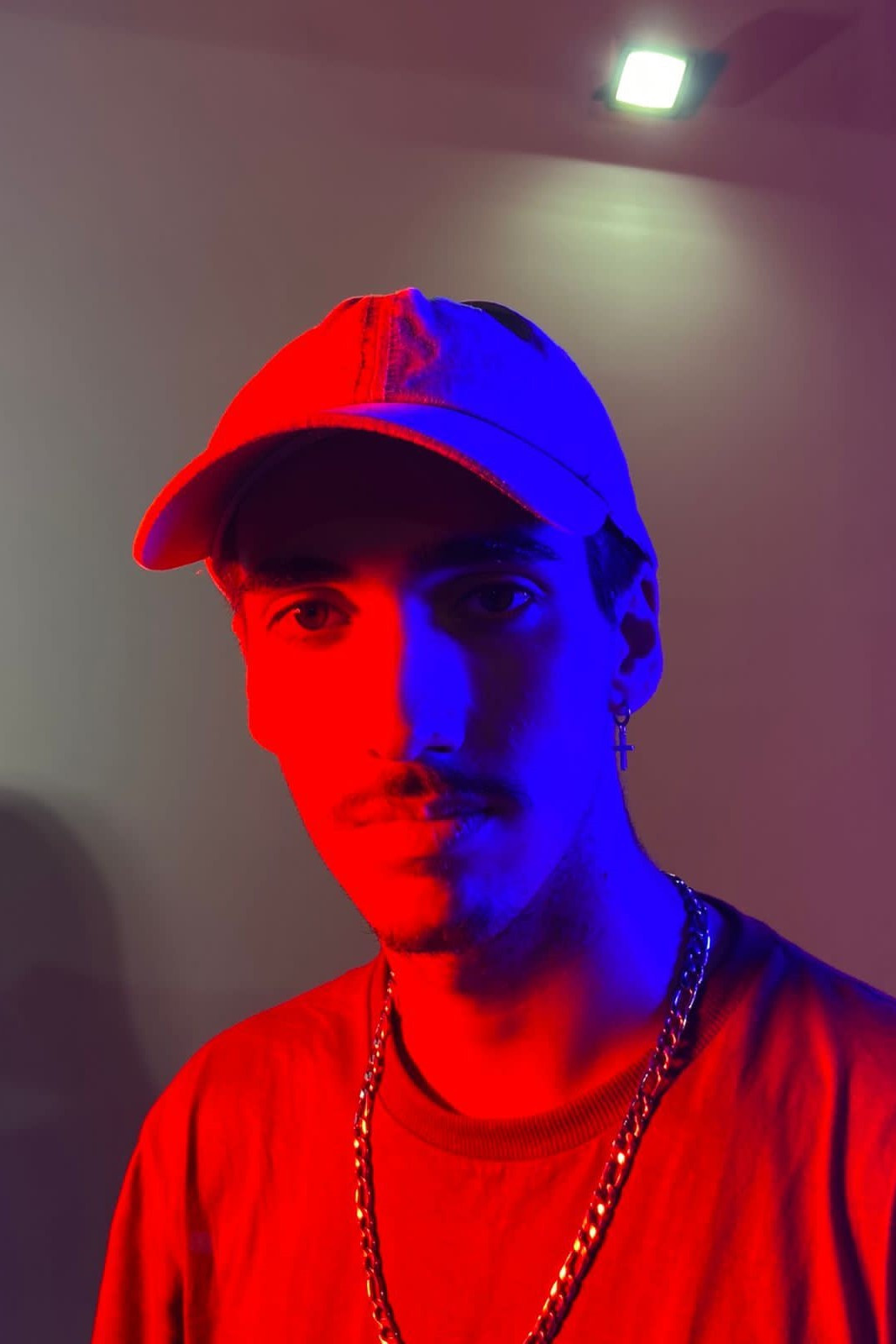 Téo Dottori backdrop