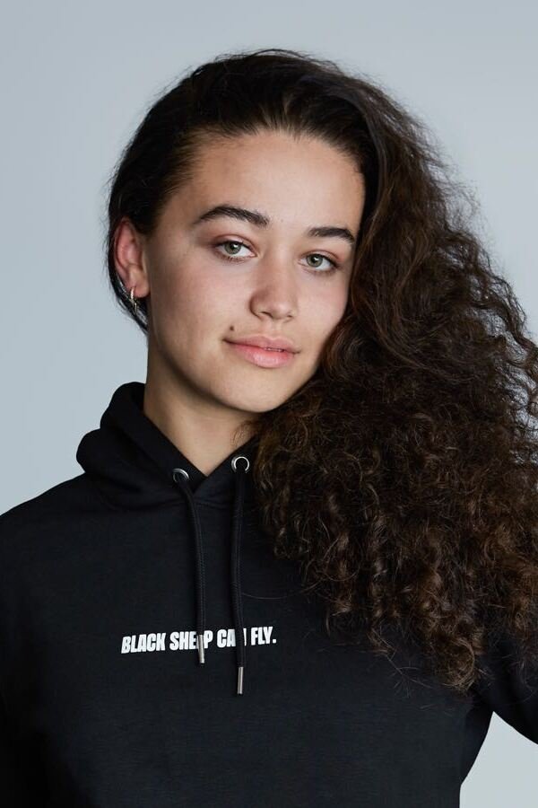 Amazone Gonsalves backdrop