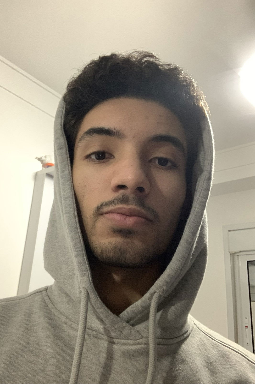 Lucas Tavares backdrop