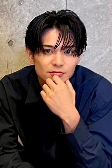 Bishin Kawasumi backdrop