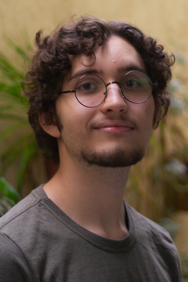 Thiago Vieira backdrop