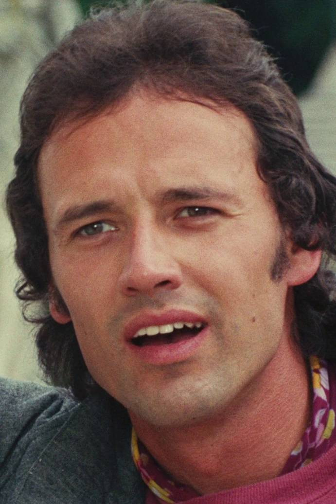 Riccardo Salvino backdrop