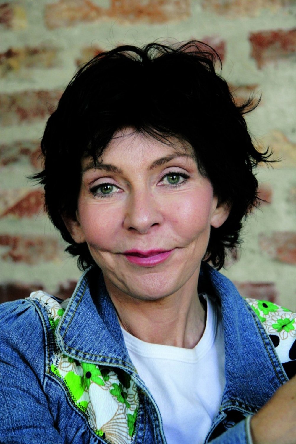 Dolores Schmidinger backdrop