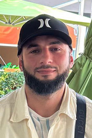 Ali Izmailov backdrop