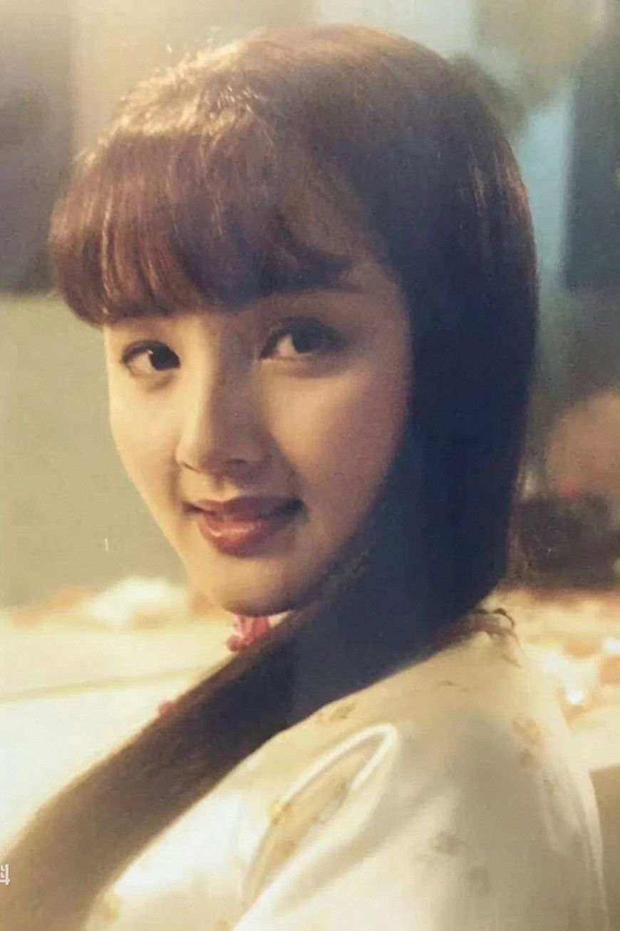 Ruan Dan-Ning backdrop