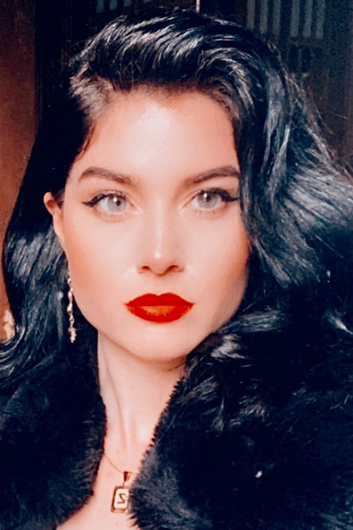 Evelyn Hollow backdrop