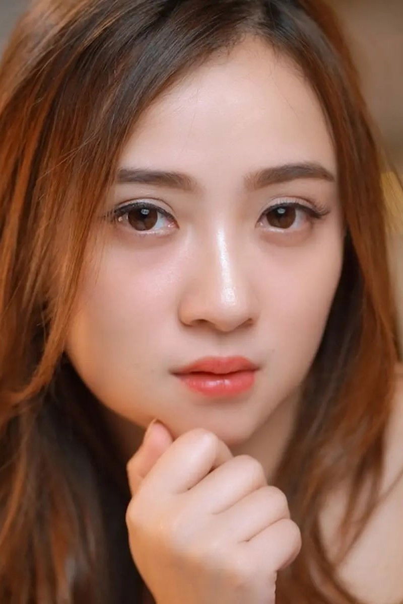 Meisita Lomania backdrop