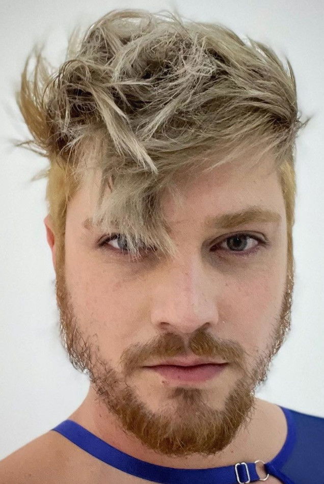 Leandro Veneziani backdrop