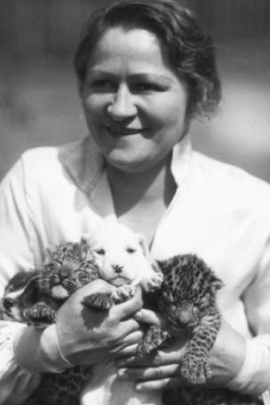 Olga Celeste backdrop