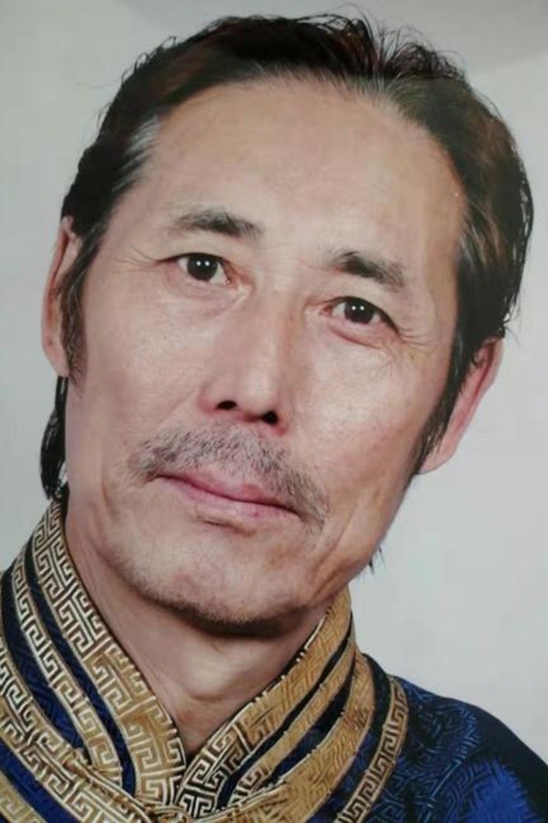 Qi Na Ri Tu backdrop