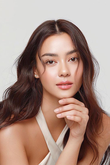 Amanda Chalisa Obdam backdrop