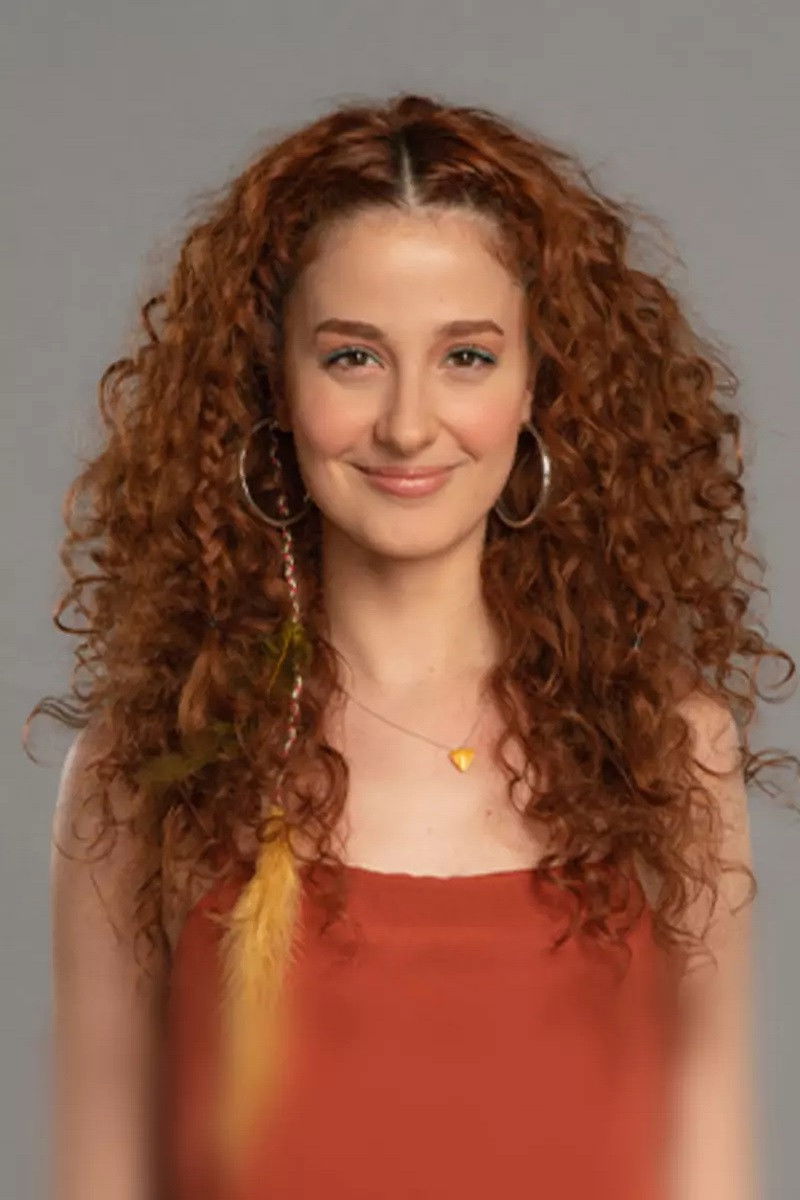 Nazlı Çetin backdrop