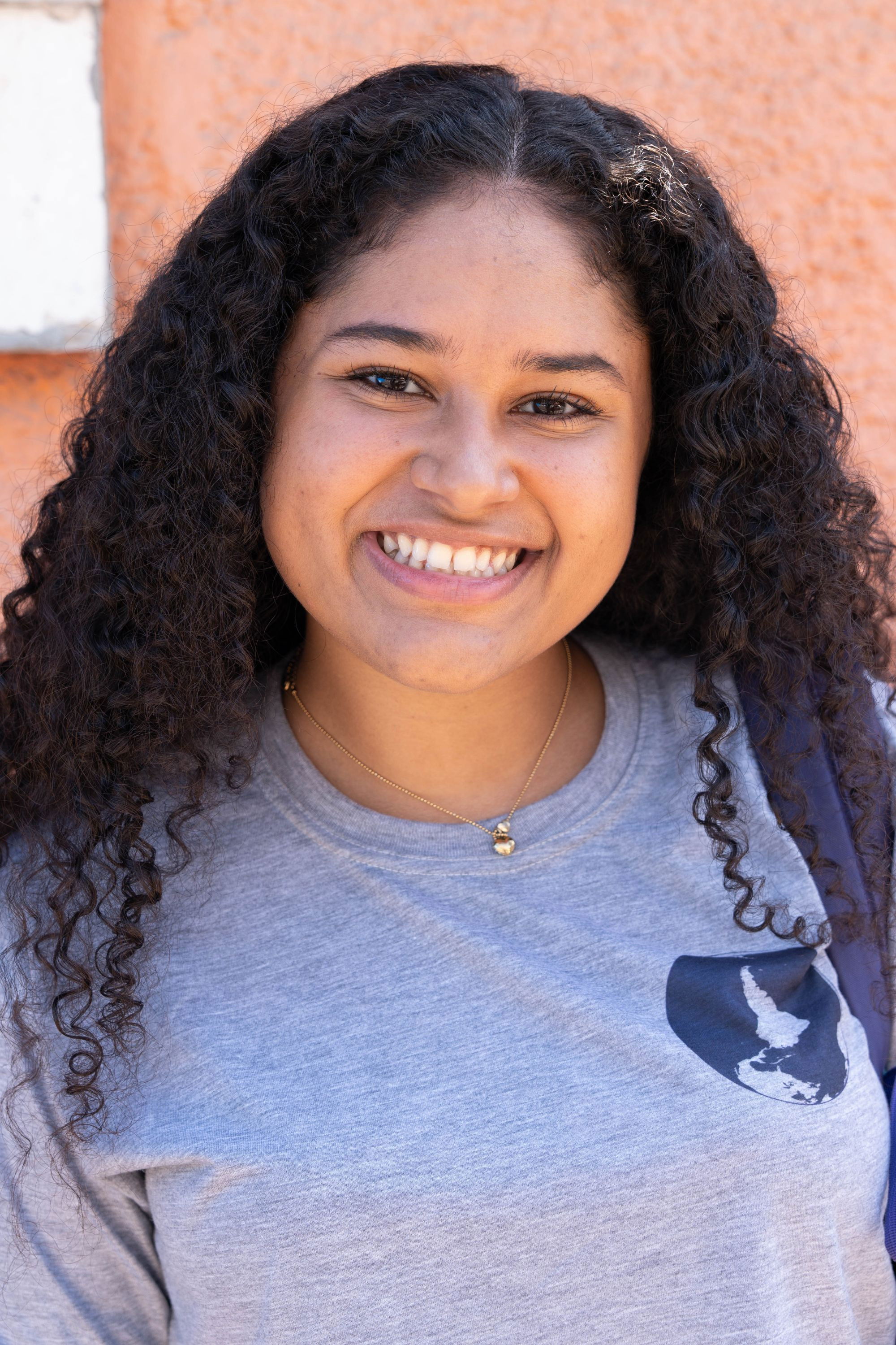 Marianna Bittencourt backdrop