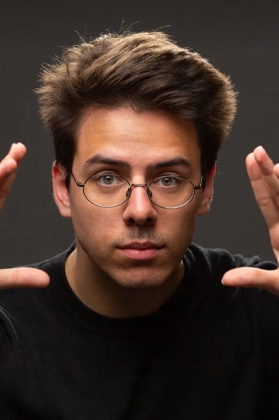 Guilherme Amorim Lopes backdrop