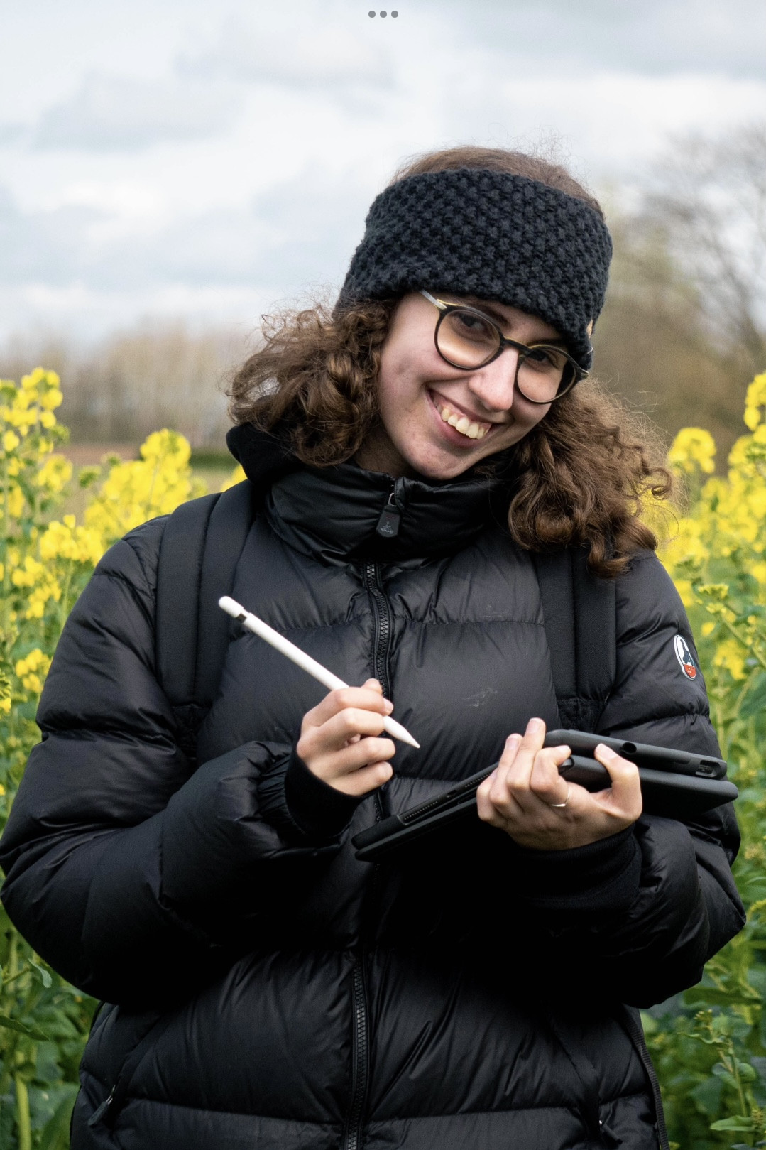Léonie Beusquart backdrop